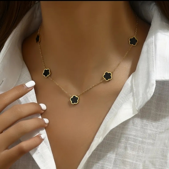 Elegant Stainless Steel 18K Gold Plated Clover Necklace. - Picture 3 of 8